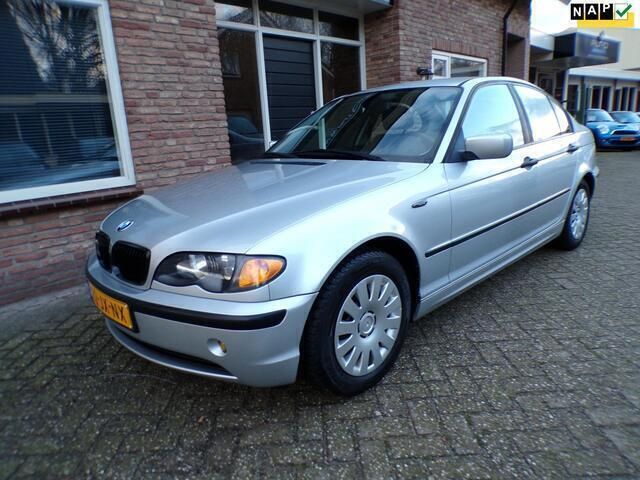 Grijs, metallic lak Gebruikt 2002 BMW 316 Executive Sedan | € 3.900 (Iets duurder) - Afbeelding 1/4