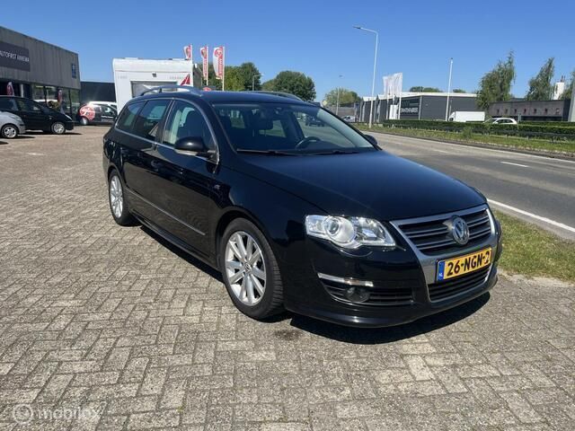 Zwart, metallic lak Gebruikt 2010 VW Passat Highline Stationwagen | € 6.750 (Duur) - Afbeelding 1/4