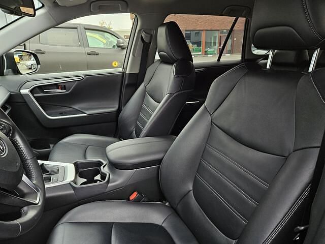 Zwart Gebruikt 2022 Toyota RAV4 Active SUV | € 34.900 (Eerlijke prijs) - Afbeelding 1/2