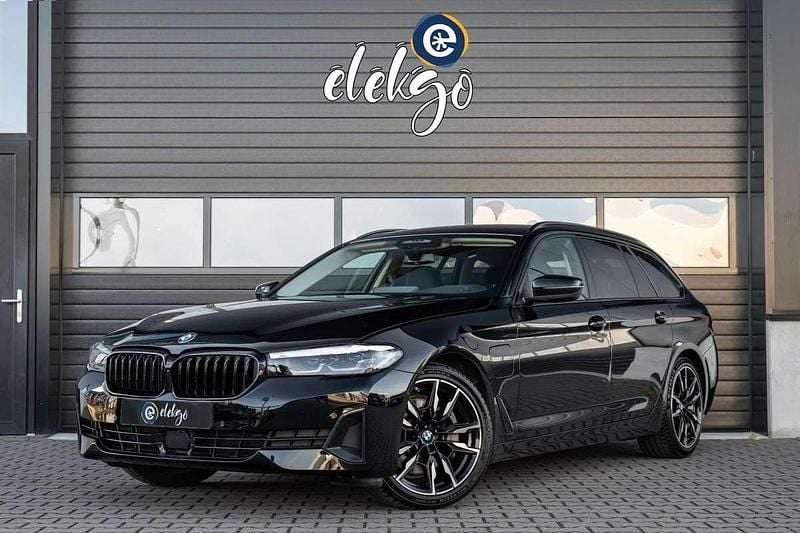 Zwart, metallic lak Gebruikt 2021 BMW 530e Comfort Edition Stationwagen | € 28.450 (Goede deal) - Afbeelding 1/4