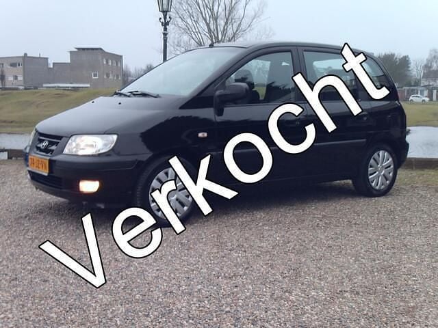 Zwart Occasion 2002 Hyundai Matrix GLS MPV | € 1.999 (Goede deal) - Afbeelding 1/4