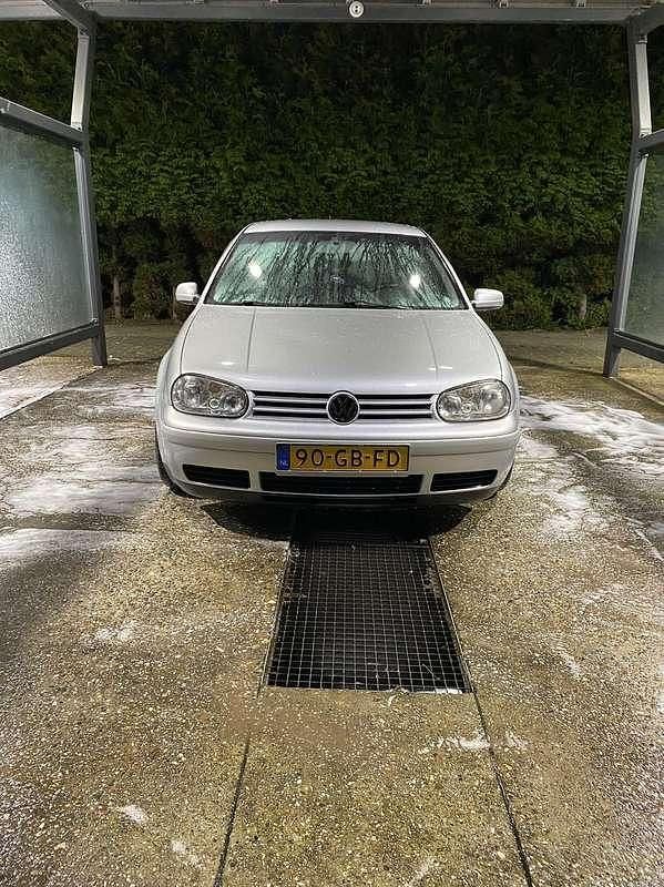 Zilver Gebruikt 2000 VW Golf IV Trendline Hatchback | € 1.500 (Iets duurder) - Afbeelding 1/4