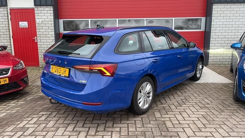 Occasion Skoda Octavia Business Line 2021 Blauw Stationwagen