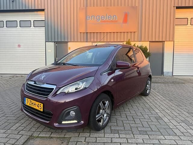 Paars (metallic) Gebruikt 2015 Peugeot 108 Active Hatchback | € 5.450 (Goede deal) - Afbeelding 1/4
