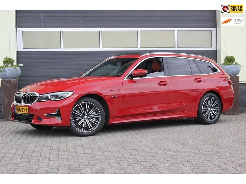 Rood Gebruikt 2022 BMW 330 Luxury Line Stationwagen | € 31.900 (Super prijs) - Afbeelding 1/4