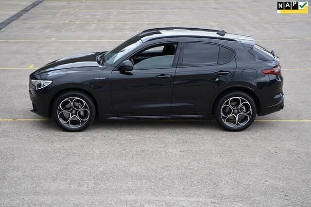 Zwart Gebruikt 2022 Alfa Romeo Stelvio Veloce SUV | € 49.900 (Goede deal) - Afbeelding 1/4