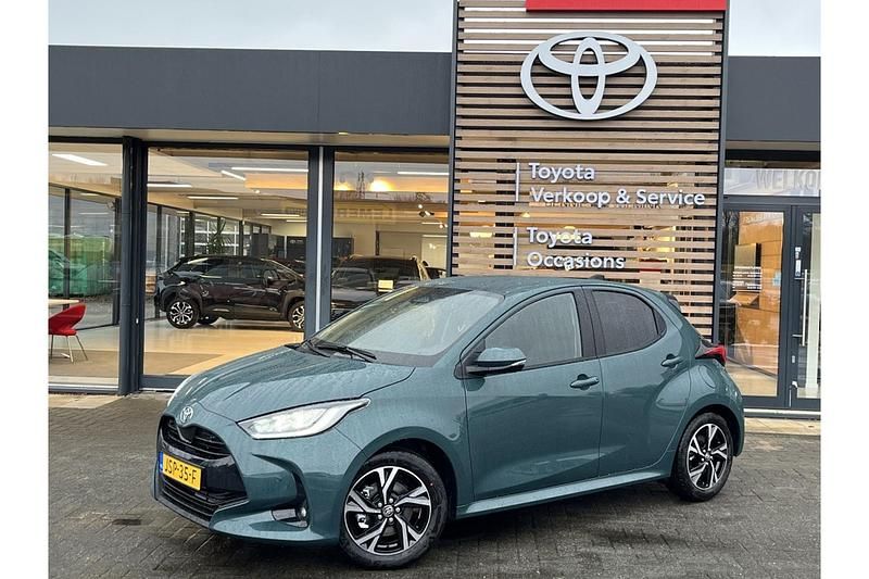 Groen Nieuw 2026 Toyota Yaris Hybrid Hatchback | € 33.285 - Afbeelding 1/1