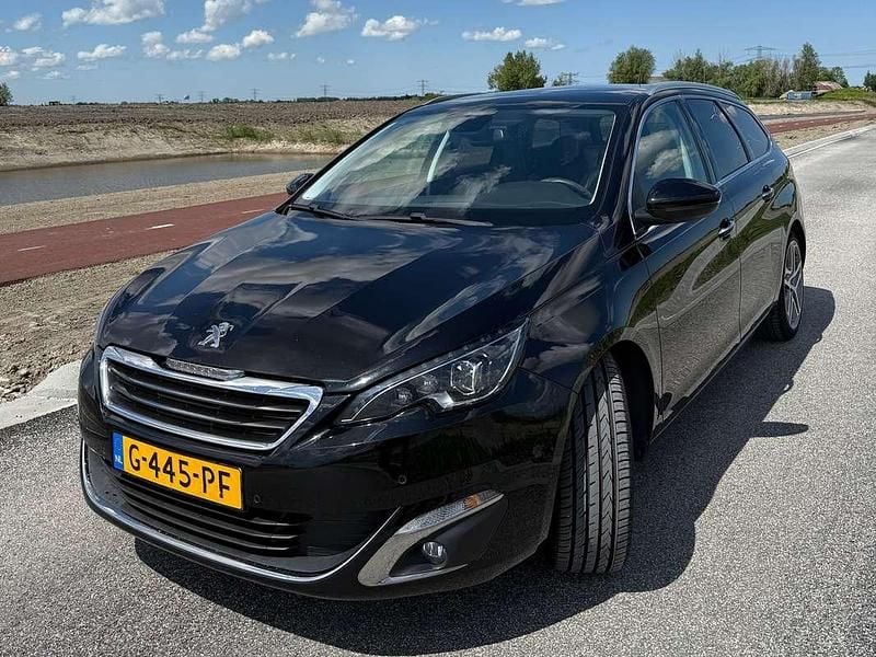 Zwart Gebruikt 2015 Peugeot 308 MPV | € 6.750 (Eerlijke prijs) - Afbeelding 1/4
