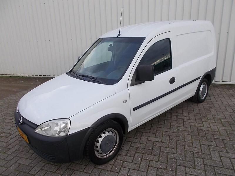 Wit Gebruikt 2009 Opel Combo Hatchback | € 2.950 (Iets duurder) - Afbeelding 1/4