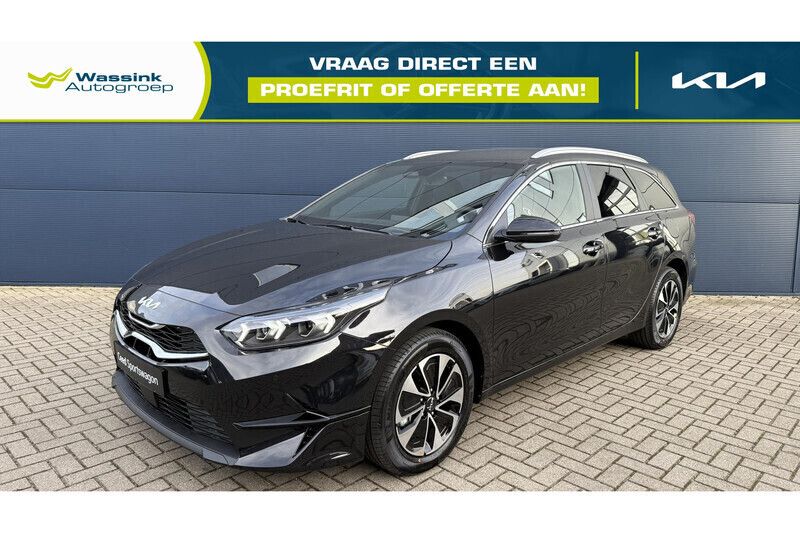 Black pearl (zwart metallic) Nieuw 2025 Kia Ceed Sportswagon Stationwagen | € 34.275 (Goede deal) - Afbeelding 1/4