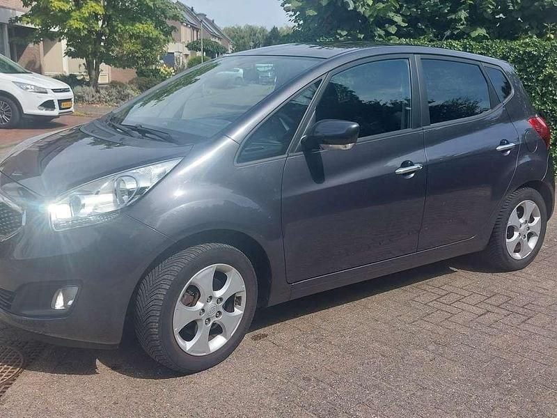 Grijs Gebruikt 2015 Kia Venga Hatchback | € 8.555 (Eerlijke prijs) - Afbeelding 1/4