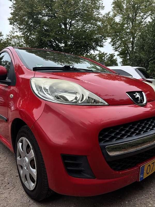Rood Gebruikt 2009 Peugeot 107 Filou Hatchback | € 1.300 (Goede deal) - Afbeelding 1/4