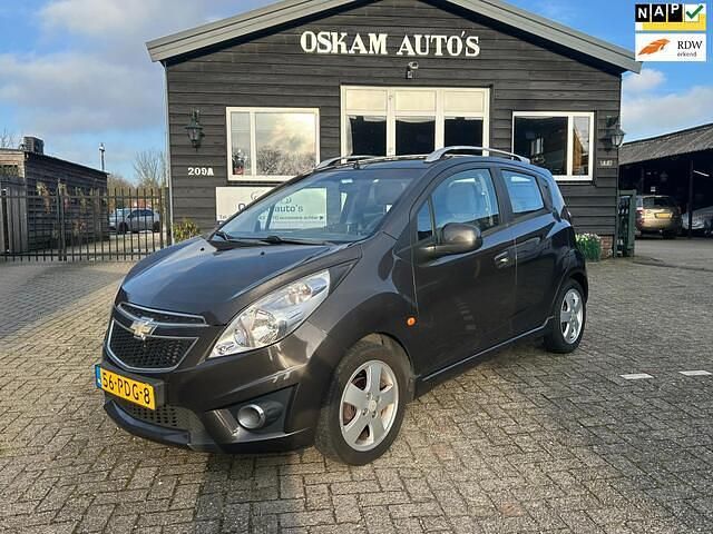 Bruin (metallic) Gebruikt 2011 Chevrolet Spark LT Hatchback | € 3.950 (Eerlijke prijs) - Afbeelding 1/4
