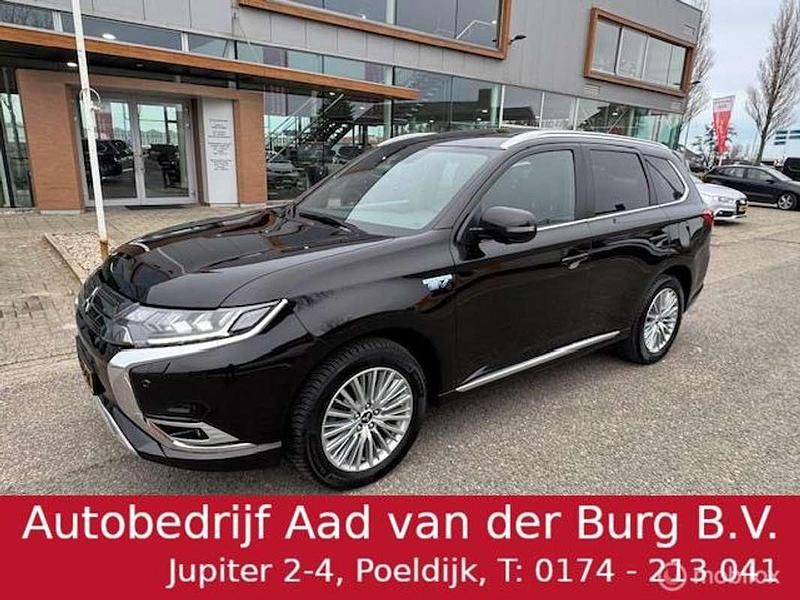 Zwart (metallic) Occasion 2020 Mitsubishi Outlander P-HEV Instyle SUV | € 22.950 (Eerlijke prijs) - Afbeelding 1/4