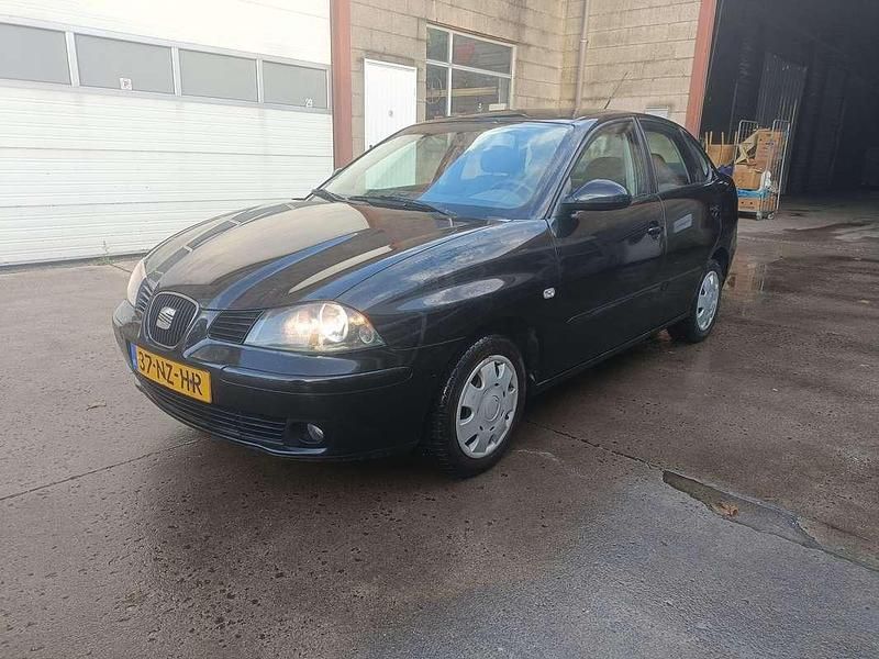 Zwart Gebruikt 2004 Seat Cordoba Sedan | € 1.150 (Eerlijke prijs) - Afbeelding 1/4