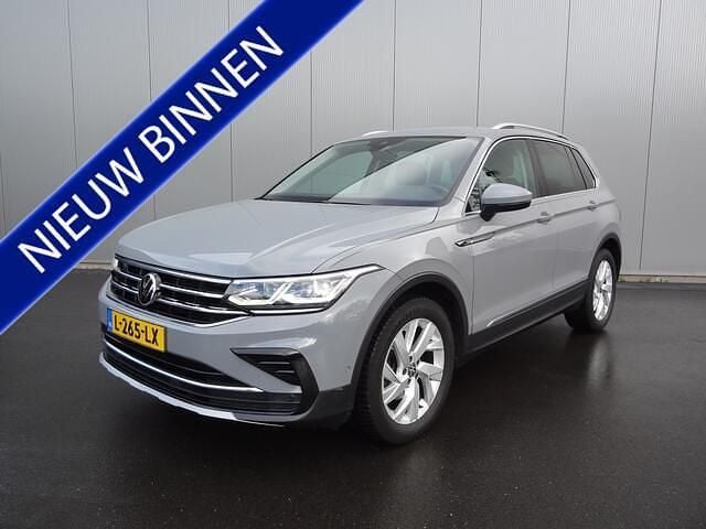 Grijs Gebruikt 2021 VW Tiguan Elegance SUV | € 27.950 (Goede deal) - Afbeelding 1/4