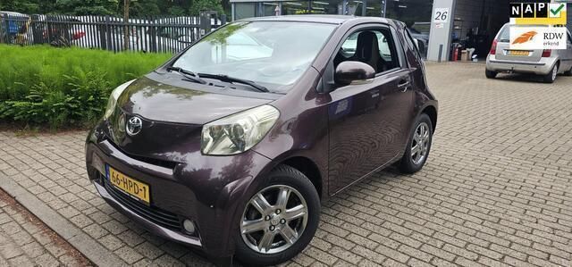 Paars Gebruikt 2009 Toyota iQ Hatchback | € 4.450 (Eerlijke prijs) - Afbeelding 1/4