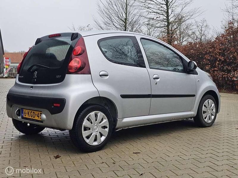 Occasion Peugeot 107 68 PK (50 kW) 2013 Grijs Hatchback