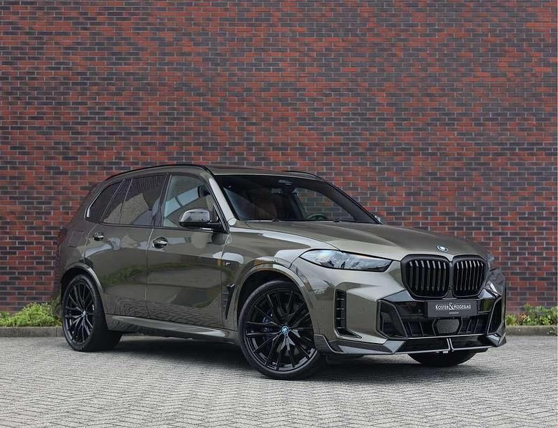 Groen, metallic lak Gebruikt 2024 BMW X5 M Performance SUV | € 112.950 (Iets duurder) - Afbeelding 1/4
