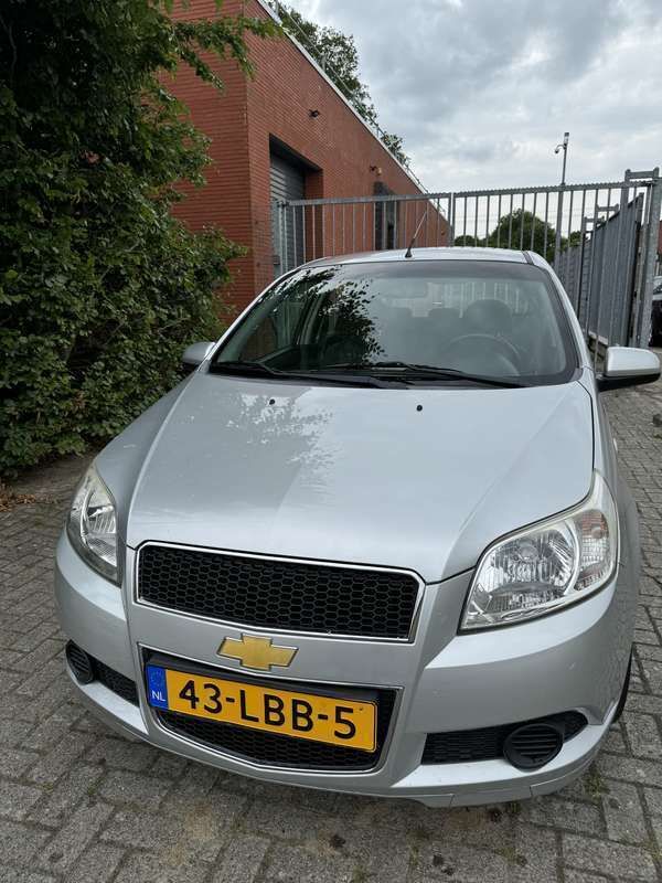 Grijs Gebruikt 2010 Chevrolet Aveo LS Hatchback | € 2.549 (Eerlijke prijs) - Afbeelding 1/4