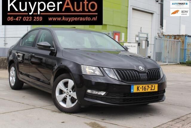 Zwart, metallic lak Gebruikt 2019 Skoda Octavia Business Line Hatchback | € 18.500 (Eerlijke prijs) - Afbeelding 1/4