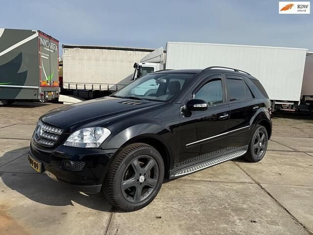 Zwart Gebruikt 2006 Mercedes 320 Van | € 3.350 (Eerlijke prijs) - Afbeelding 1/4