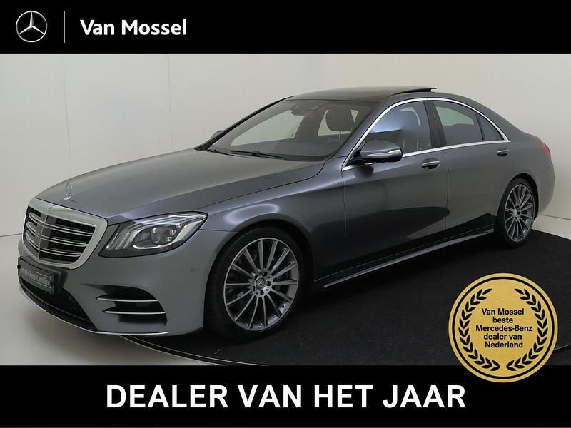 Grijs Occasion 2018 Mercedes S560 Premium Plus Sedan | € 68.945 (Eerlijke prijs) - Afbeelding 1/4