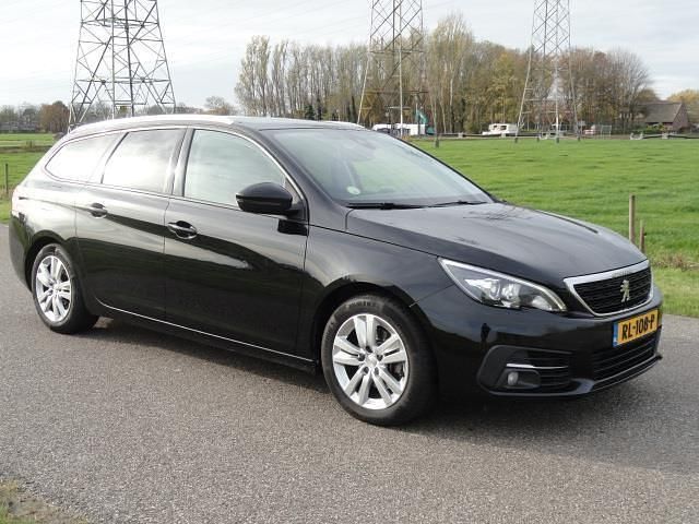 Zwart Occasion 2018 Peugeot 308 SW Stationwagen | € 5.995 (Goede deal) - Afbeelding 1/4