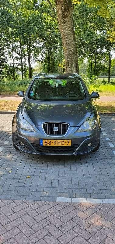 Grijs Gebruikt 2011 Seat Altea XL Copa MPV | € 2.000 (Eerlijke prijs) - Afbeelding 1/4