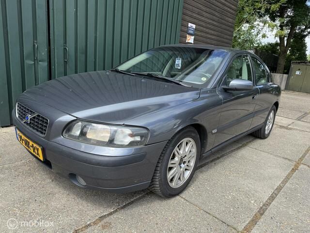 Grijs Gebruikt 2003 Volvo S60 Sedan | € 2.250 (Goede deal) - Afbeelding 1/4