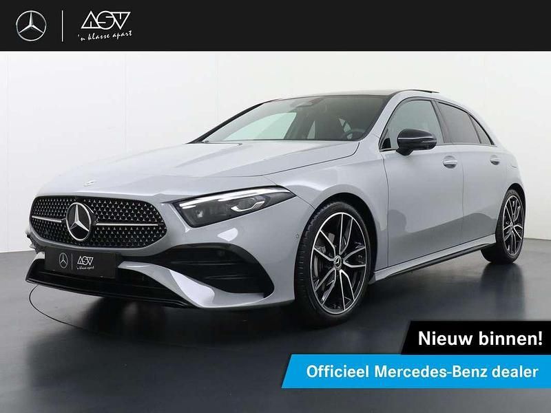 Grijs Nieuw 2025 Mercedes A180 Business Hatchback | € 49.471 - Afbeelding 1/4