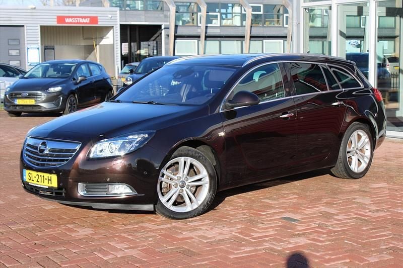 Bruin Occasion 2018 Opel Insignia Cosmo Stationwagen | € 7.995 (Eerlijke prijs) - Afbeelding 1/4