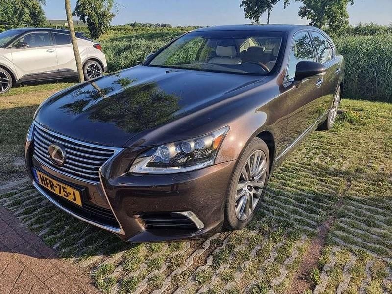 Bruin Gebruikt 2013 Lexus LS600h President Line Sedan | € 32.950 - Afbeelding 1/4