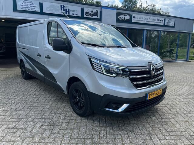 Zwart Nieuw 2024 Renault Trafic Van | € 29.800 - Afbeelding 1/4