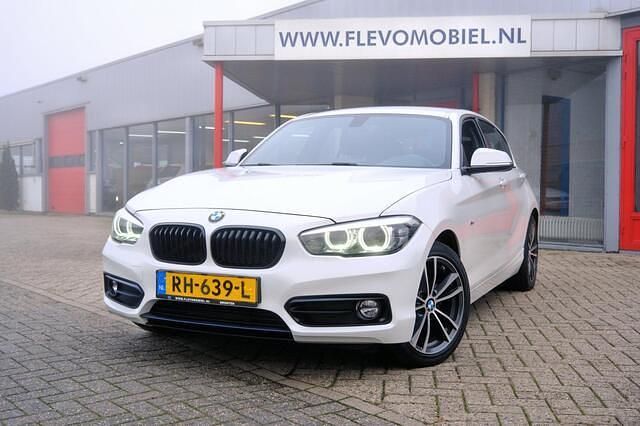 Wit Occasion 2017 BMW 116 Executive Hatchback | € 13.450 (Eerlijke prijs) - Afbeelding 1/4