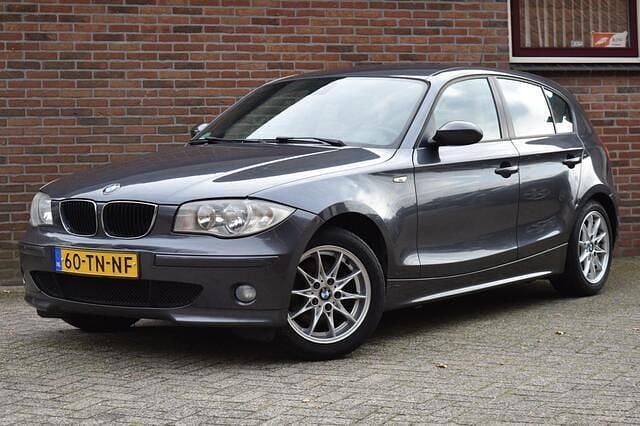 Grijs Gebruikt 2006 BMW 120 Hatchback | € 2.949 (Super prijs) - Afbeelding 1/4