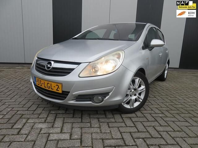 Grijs, metallic lak Gebruikt 2010 Opel Corsa Cosmo Hatchback | € 2.950 (Goede deal) - Afbeelding 1/4