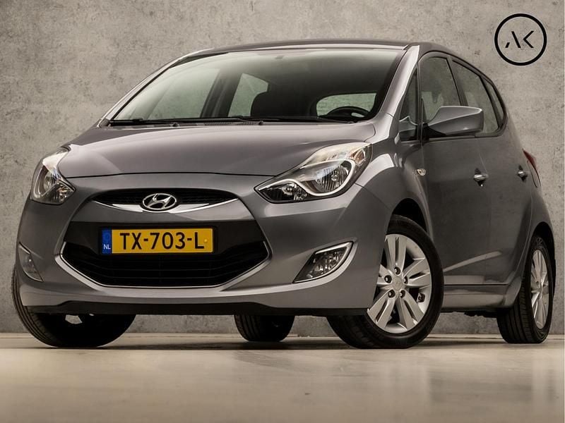 Grijs Gebruikt 2015 Hyundai ix20 Sport MPV | € 11.445 (Eerlijke prijs) - Afbeelding 1/4