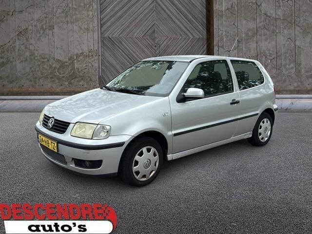 Grijs Gebruikt 2001 VW Polo Comfortline Hatchback | € 750 (Goede deal) - Afbeelding 1/4