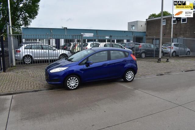 Blauw, metallic lak Gebruikt 2015 Ford Fiesta Style Hatchback | € 5.950 (Goede deal) - Afbeelding 1/4