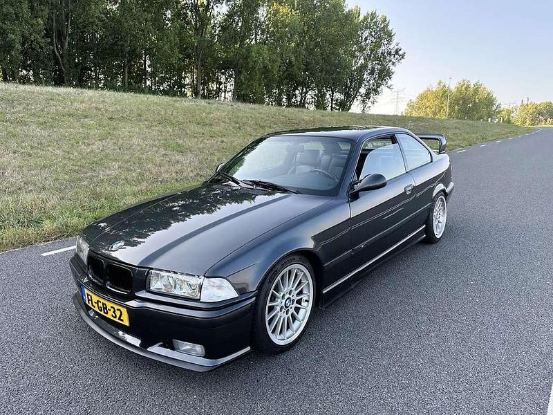 Grijs Gebruikt 1992 BMW 325 Coupé | € 13.750 - Afbeelding 1/4
