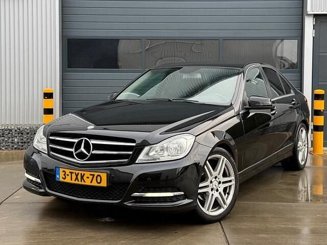 Zwart Occasion 2012 Mercedes C200 Business Sedan | € 4.299 (Eerlijke prijs) - Afbeelding 1/4