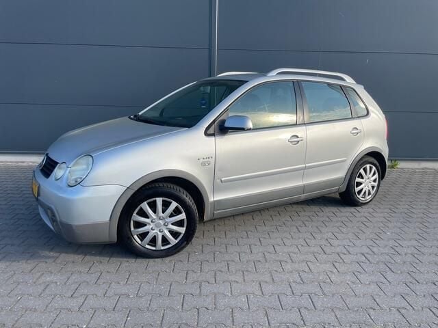 Grijs Gebruikt 2005 VW Polo Hatchback | € 1.999 (Goede deal) - Afbeelding 1/4