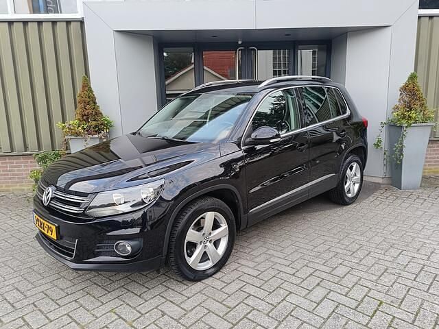 Zwart Gebruikt 2012 VW Tiguan Comfortline SUV | € 8.995 (Goede deal) - Afbeelding 1/4