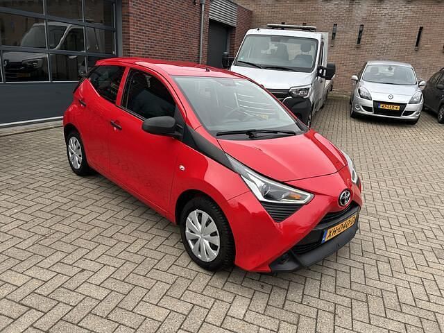 Occasion Toyota Aygo 74 PK (54 kW) 2019 Rood Hatchback