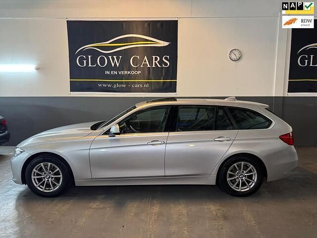 Grijs Occasion 2013 BMW 320 Executive Stationwagen | € 10.950 (Eerlijke prijs) - Afbeelding 1/4