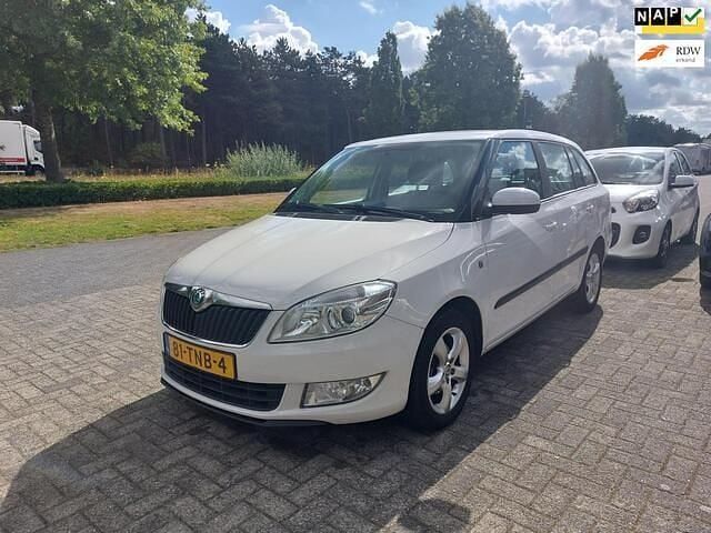 Wit Gebruikt 2012 Skoda Fabia GreenLine Stationwagen | € 1.450 (Goede deal) - Afbeelding 1/4