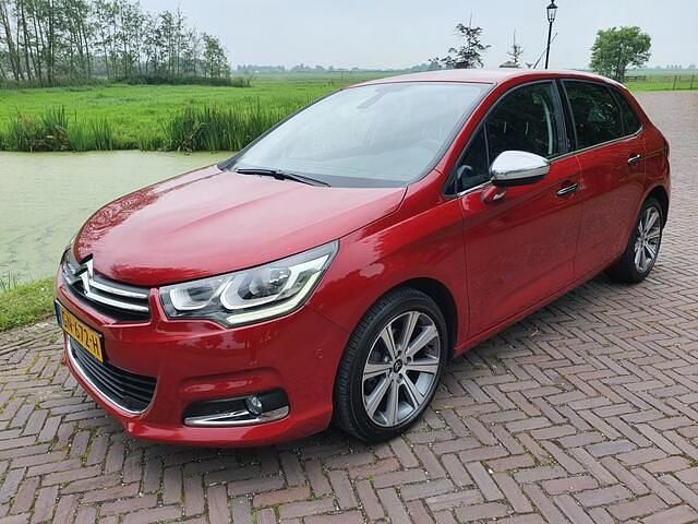 Rood Gebruikt 2015 Citroën C4 Feel Hatchback | € 5.845 (Eerlijke prijs) - Afbeelding 1/4