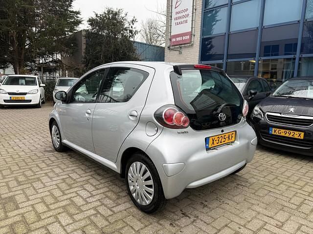 Occasion Toyota Aygo 68 PK (50 kW) 2009 Grijs Hatchback