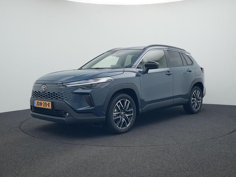 Massive grey metallic (donker grijs metallic) Nieuw 2025 Toyota Corolla Cross Executive SUV | € 49.390 - Afbeelding 1/4